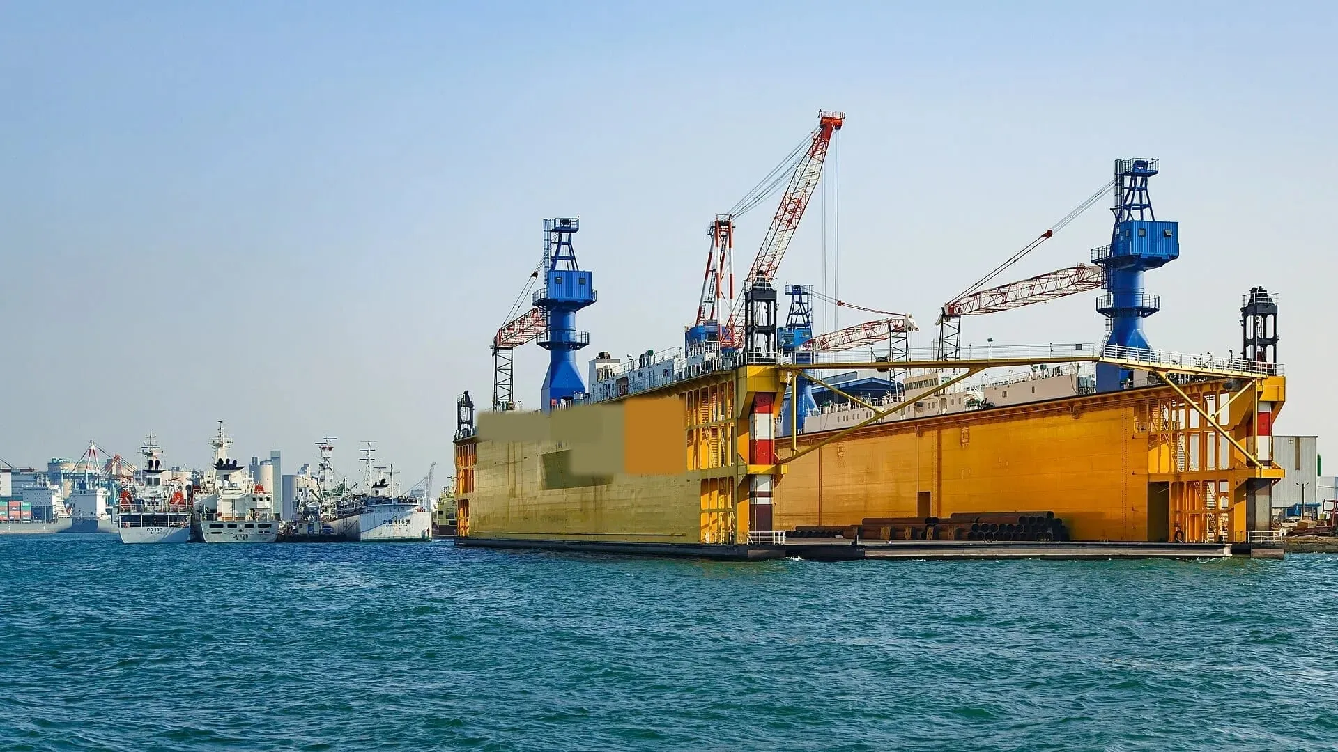 Vessel in a floating dry dock